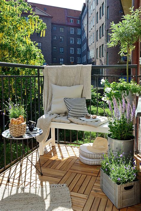 Creative Ideas for a Colorful Balcony Garden