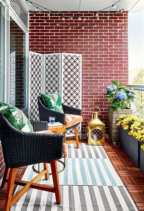 How To Choose Colors For Your Balcony Garden