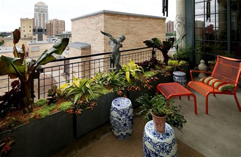 How To Create A Seasonal Balcony Garden