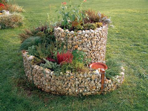 How To Create An Herb Spiral On Your Balcony