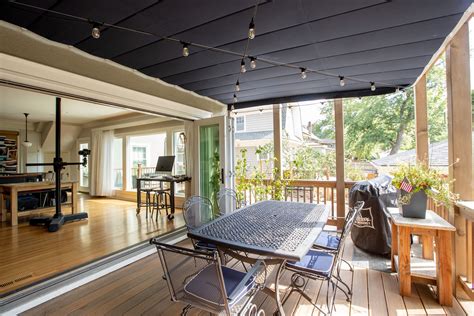 How To Create An Indoor-Outdoor Balcony Feel