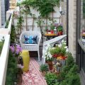 How To Incorporate Seasonal Decorations In Your Balcony Garden