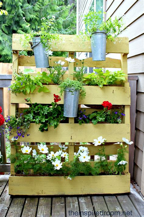 How to Use Repurposed Materials for Balcony Gardening