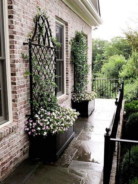 Using Trellises To Enhance Your Balcony Garden